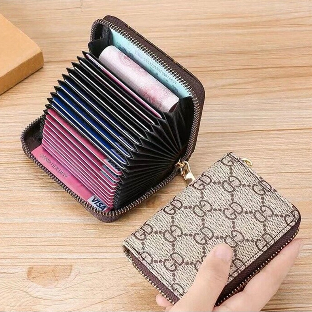 Accordion style RFID blocking wallet/credit card holder.